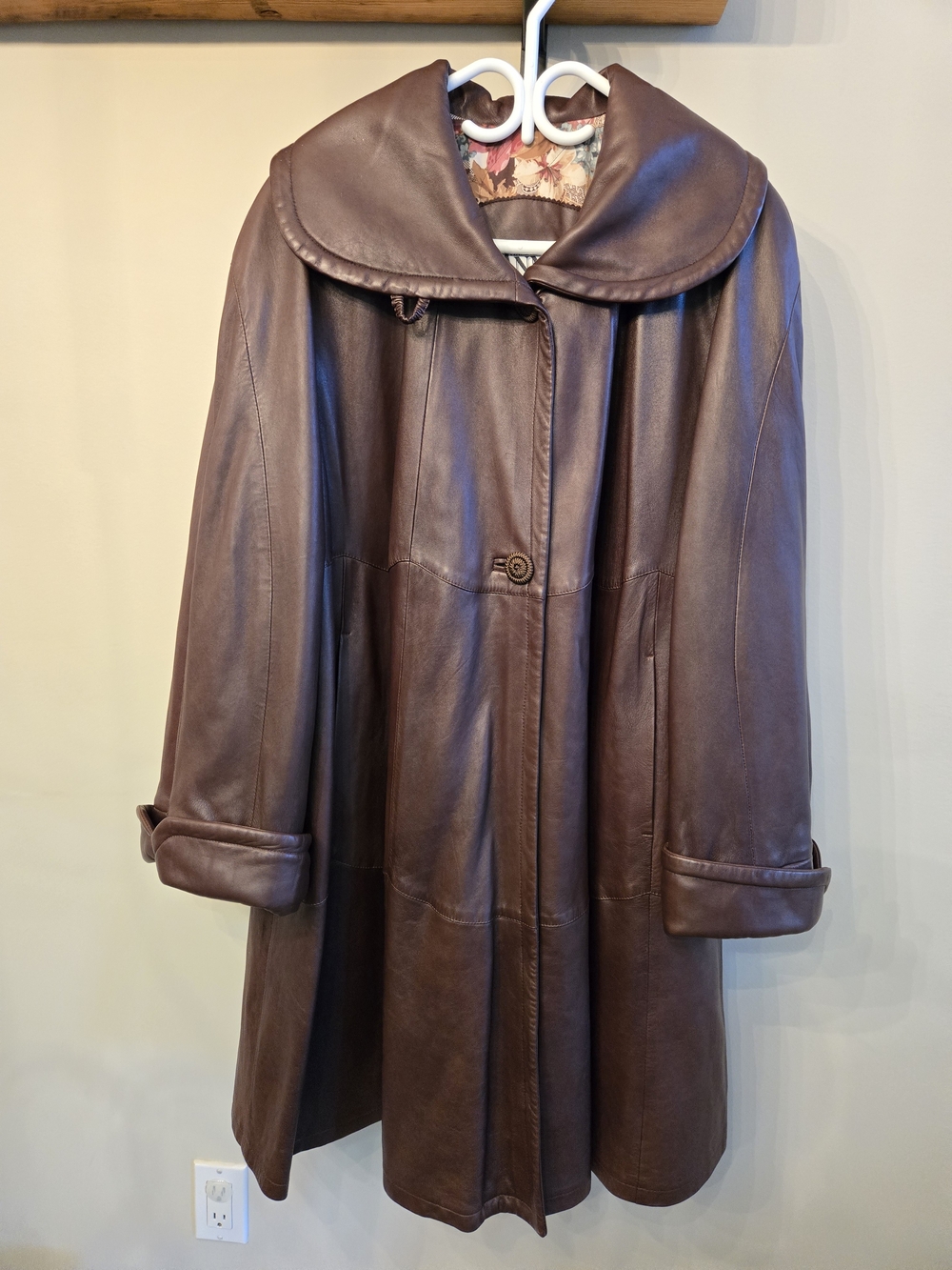 Vintage Italian Coat with Wide Collar